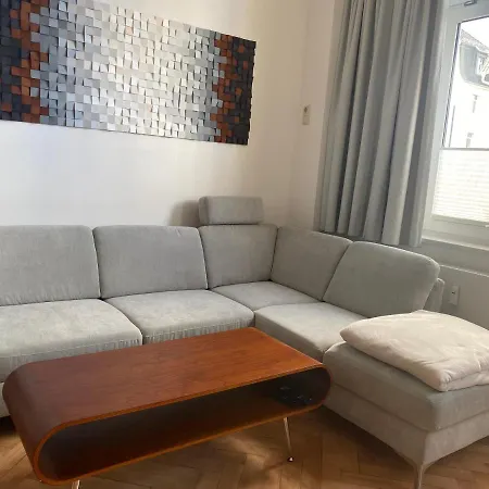 Attraktives 2-zimmer-apartment Im Stadtzentrum Διαμέρισμα *