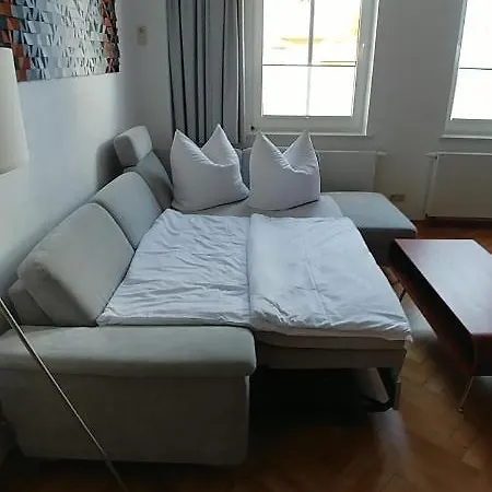 Attraktives 2-zimmer-apartment Im Stadtzentrum * ルドルシュタット